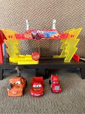 Lightning McQueen Race Playset - Red & Yellow